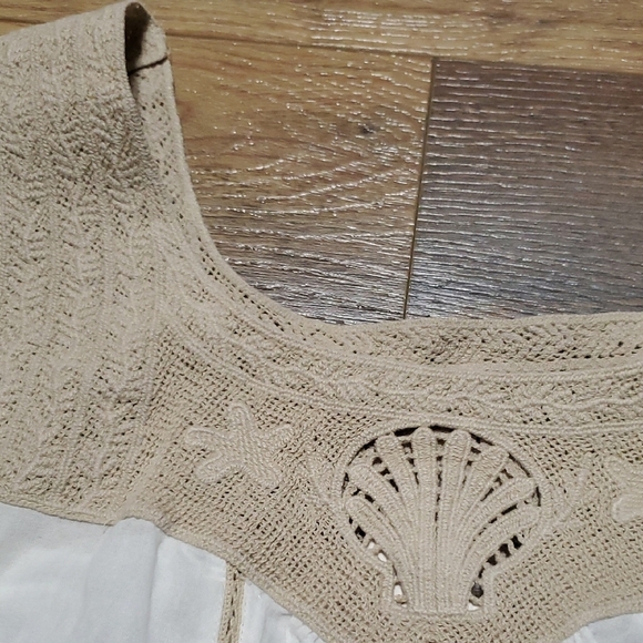 Edme & Esyllte Anthropologie Chic Tan and White Blouse with Elegant Design - Picture 5 of 11